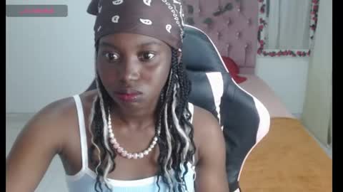 Snapshot of luna_bella882689 chatting on May 11, 7:33 pm luna_bella882689 online show from May 11, 7:33 pm
