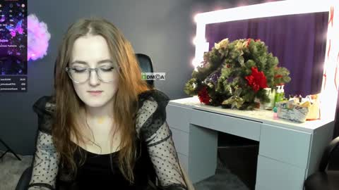 Snapshot of luna_berryy chatting on December 24, 1:49 am luna_berryy online show from December 24, 1:49 am