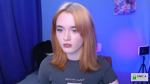 Snapshot of luna_berryy chatting on January 2, 7:40 pm luna_berryy online show from January 2, 7:40 pm