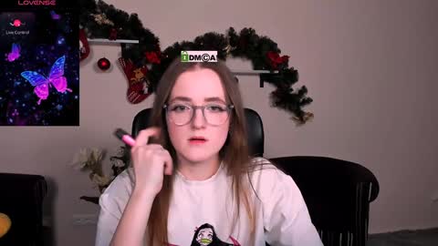 Snapshot of luna_berryy chatting on January 3, 8:22 pm luna_berryy online show from January 3, 8:22 pm