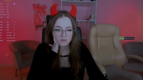 Snapshot of luna_berryy chatting on February 5, 11:28 pm luna_berryy online show from February 5, 11:28 pm