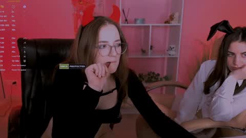 Snapshot of luna_berryy chatting on February 6, 2:33 am luna_berryy online show from February 6, 2:33 am
