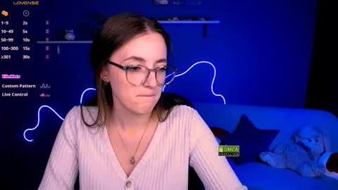 Snapshot of luna_berryy chatting on February 12, 11:41 pm luna_berryy online show from February 12, 11:41 pm