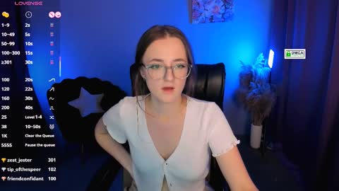 Snapshot of luna_berryy chatting on February 23, 2:29 am luna_berryy online show from February 23, 2:29 am