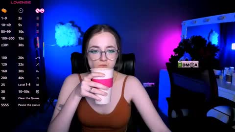 Snapshot of luna_berryy chatting on February 26, 2:15 am luna_berryy online show from February 26, 2:15 am