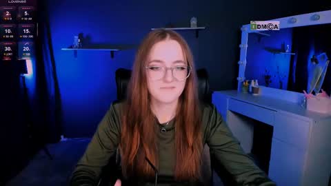 Snapshot of luna_berryy chatting on March 11, 2:43 am luna_berryy online show from March 11, 2:43 am