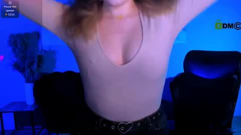 luna_berryy online show from March 3, 8:26 pm