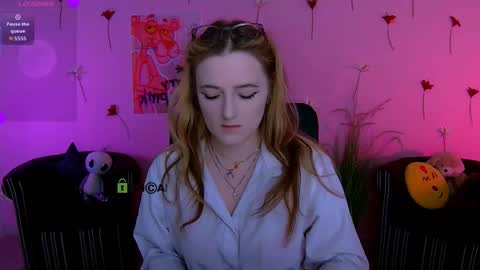 luna_berryy online show from April 17, 7:28 pm