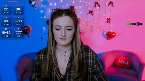 luna_berryy online show from April 27, 7:23 pm