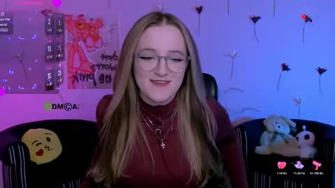 luna_berryy online show from April 28, 7:41 pm
