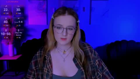 Snapshot of luna_berryy chatting on May 7, 8:14 pm luna_berryy online show from May 7, 8:14 pm