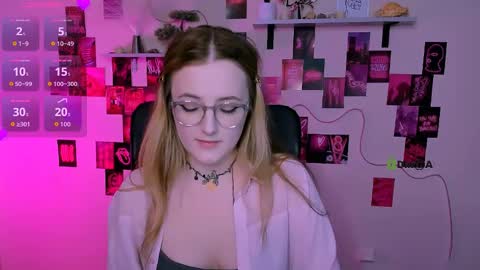Snapshot of luna_berryy chatting on May 19, 7:09 pm luna_berryy online show from May 19, 7:09 pm