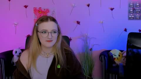 Snapshot of luna_berryy chatting on May 29, 7:23 pm luna_berryy online show from May 29, 7:23 pm