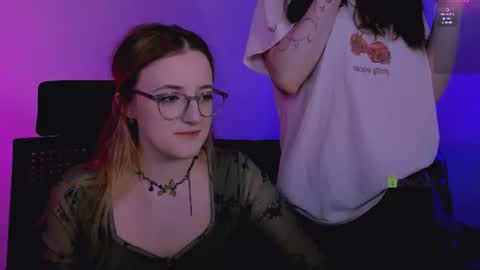 Snapshot of luna_berryy chatting on June 10, 6:40 pm luna_berryy online show from June 10, 6:40 pm