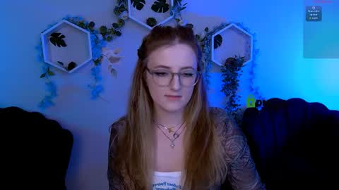 Snapshot of luna_berryy chatting on June 11, 7:12 pm luna_berryy online show from June 11, 7:12 pm