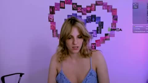 Snapshot of luna_berryy chatting on June 14, 2:24 am luna_berryy online show from June 14, 2:24 am
