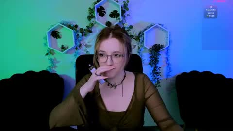 Snapshot of luna_berryy chatting on June 14, 6:54 pm luna_berryy online show from June 14, 6:54 pm