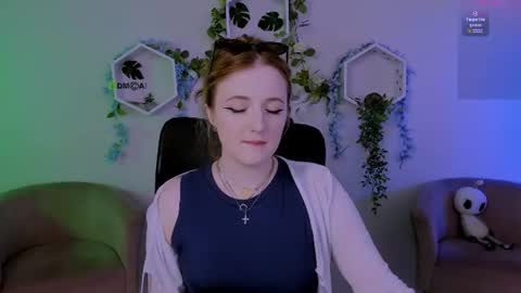 Snapshot of luna_berryy chatting on June 30, 6:53 pm luna_berryy online show from June 30, 6:53 pm
