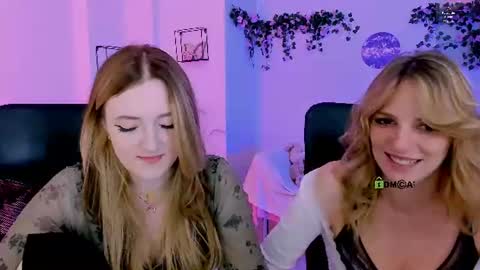 Snapshot of luna_berryy chatting on July 27, 6:48 pm luna_berryy online show from July 27, 6:48 pm