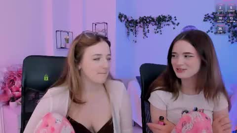 Snapshot of luna_berryy chatting on July 28, 8:52 pm luna_berryy online show from July 28, 8:52 pm