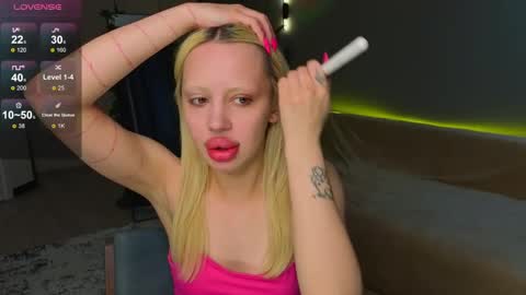 Snapshot of luna_beverly chatting on May 10, 5:29 pm luna_beverly online show from May 10, 5:29 pm