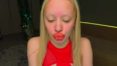 Snapshot of luna_beverly chatting on May 21, 8:49 pm luna_beverly online show from May 21, 8:49 pm