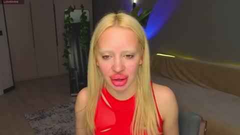 Snapshot of luna_beverly chatting on May 23, 8:57 pm luna_beverly online show from May 23, 8:57 pm