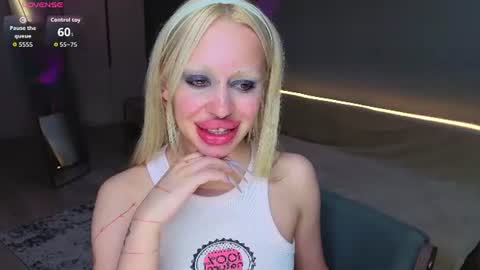 Snapshot of luna_beverly chatting on July 16, 8:37 pm luna_beverly online show from July 16, 8:37 pm