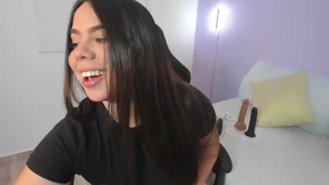 Snapshot of luna_blazze_ chatting on June 16, 12:19 pm L U N A online show from June 16, 12:19 pm