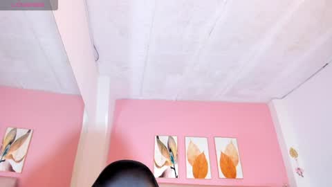 luna_bradley_ online show from April 30, 12:22 pm
