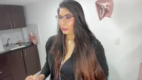 luna  online show from February 5, 11:26 am