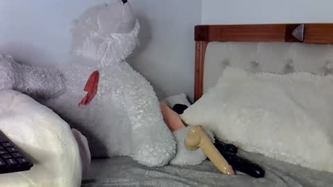 Snapshot of luna_empress chatting on July 30, 2:21 am maskedmalkia online show from July 30, 2:21 am