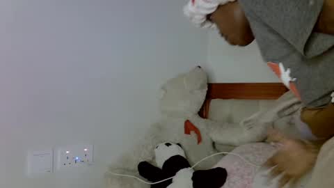 Snapshot of luna_empress chatting on August 2, 4:44 am maskedmalkia online show from August 2, 4:44 am