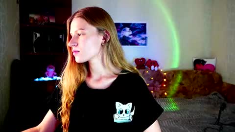 Snapshot of luna_evan chatting on October 6, 10:12 am luna_evan online show from October 6, 10:12 am