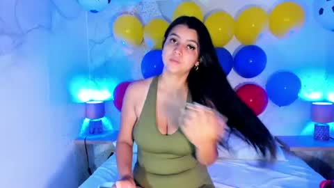 Snapshot of luna_ferrari chatting on June 19, 1:15 pm luna_ferrari online show from June 19, 1:15 pm