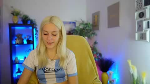 Snapshot of luna_grace18 chatting on June 30, 1:01 pm luna_grace18 online show from June 30, 1:01 pm
