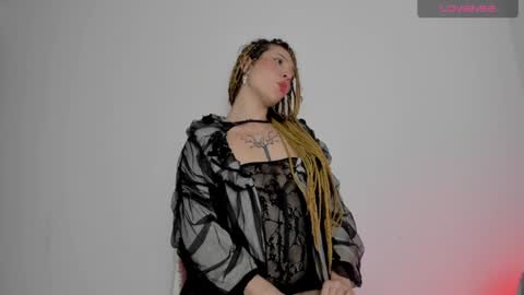 luna_hazard online show from December 5, 2:53 am