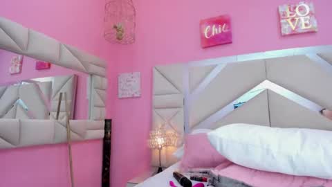 Snapshot of luna_hix chatting on June 25, 12:32 am luna_hix online show from June 25, 12:32 am