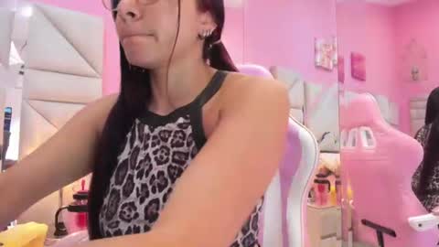 Snapshot of luna_hix chatting on July 18, 12:09 pm luna_hix online show from July 18, 12:09 pm