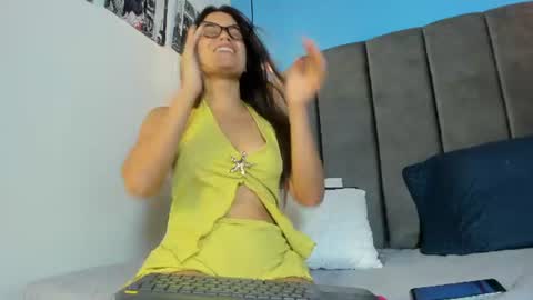 Snapshot of luna_honey9 chatting on June 25, 5:12 am luna_honey9 online show from June 25, 5:12 am