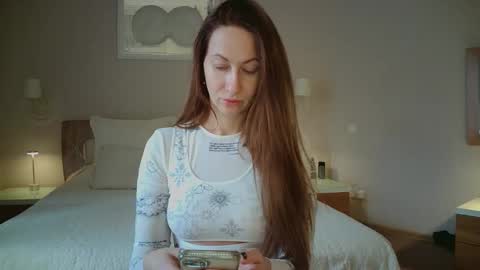 luna_hoti online show from February 16, 7:15 am