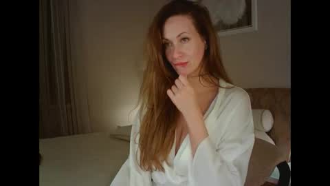 luna_hoti online show from May 9, 11:43 pm
