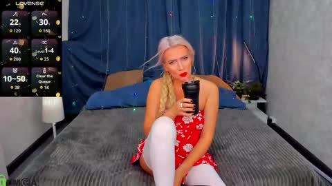 luna_lew1s online show from November 7, 8:58 am