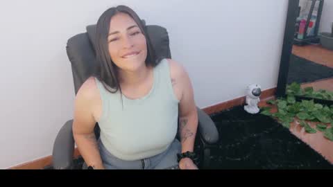 Snapshot of luna_lgomez chatting on June 23, 10:02 am luna online show from June 23, 10:02 am