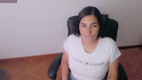 Snapshot of luna_lgomez chatting on August 1, 10:03 am luna online show from August 1, 10:03 am