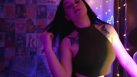 luna_limerence online show from April 13, 10:15 pm