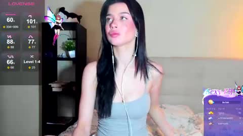 Snapshot of luna_lips chatting on June 23, 11:36 pm Hi everyone my name is Tina online show from June 23, 11:36 pm