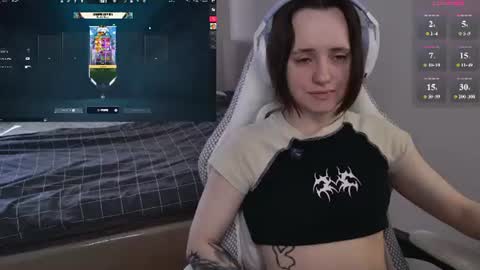luna_loveeee online show from June 15, 6:37 am