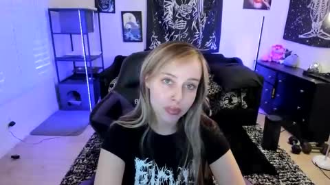Snapshot of luna_lovelyy chatting on May 5, 11:24 pm Luna online show from May 5, 11:24 pm