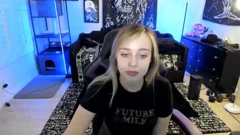 Snapshot of luna_lovelyy chatting on May 8, 2:50 am Luna online show from May 8, 2:50 am